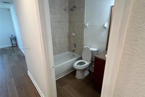 Снять в аренду виллу или дом в Майами, Флорида 4 спальни, 145.39м2, № 2004438 - фото 8