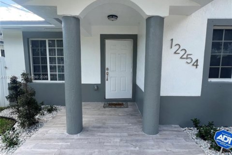 Снять в аренду виллу или дом в Майами, Флорида 4 спальни, 145.39м2, № 2004438 - фото 2