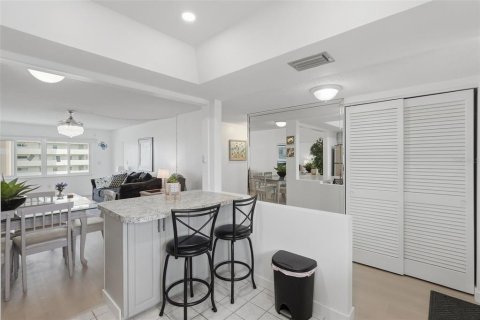 Copropriété à louer à Saint Petersburg, Floride: 2 chambres, 103.59 m2 № 2404976 - photo 5