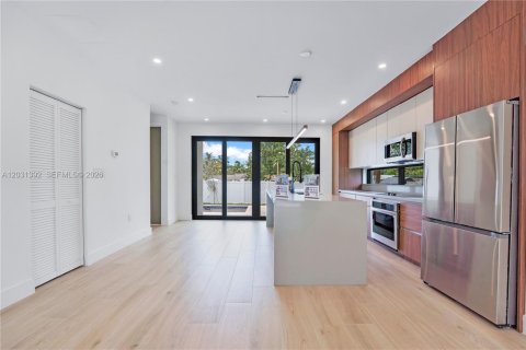 Casa en venta en Hollywood, Florida, 4 dormitorios, 198.9 m2 № 2087859 - foto 12
