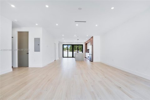 Casa en venta en Hollywood, Florida, 4 dormitorios, 198.9 m2 № 2087859 - foto 9