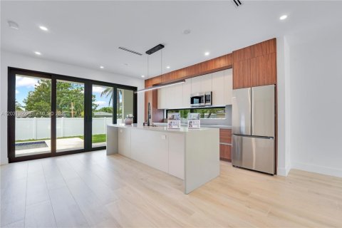 Casa en venta en Hollywood, Florida, 4 dormitorios, 198.9 m2 № 2087859 - foto 3