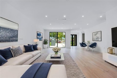Casa en venta en Hollywood, Florida, 4 dormitorios, 198.9 m2 № 2087859 - foto 2