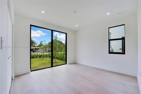 Casa en venta en Hollywood, Florida, 4 dormitorios, 198.9 m2 № 2087859 - foto 17
