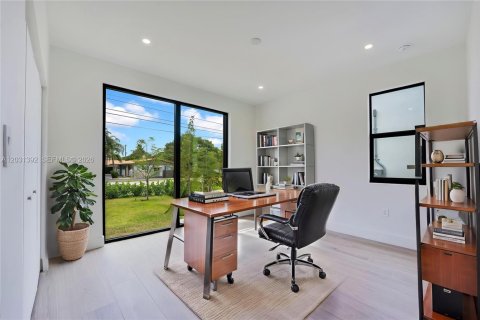 Casa en venta en Hollywood, Florida, 4 dormitorios, 198.9 m2 № 2087859 - foto 6