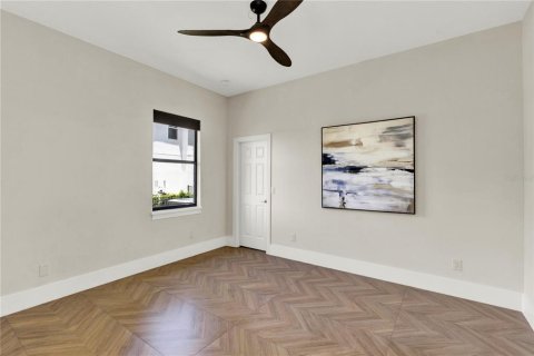 House in Windermere, Florida 6 bedrooms, 397.81 sq.m. № 2258770 - photo 25