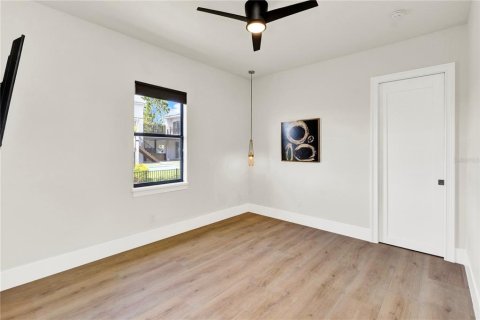 House in Windermere, Florida 6 bedrooms, 397.81 sq.m. № 2258770 - photo 30