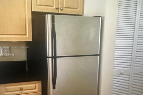 Condo in Sunrise, Florida, 2 bedrooms  № 1945603 - photo 14