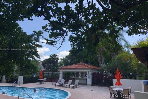 Condo in Sunrise, Florida, 2 bedrooms  № 1945603 - photo 7