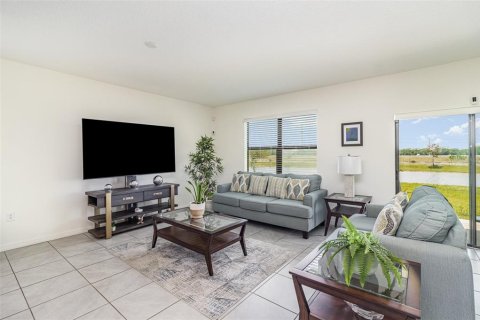 House in Palm Bay, Florida 4 bedrooms, 178.19 sq.m. № 1613674 - photo 5