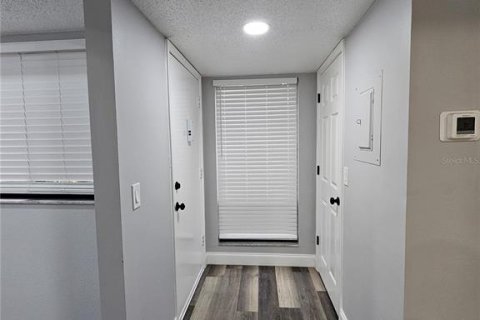 Condo in Sarasota, Florida, 2 bedrooms  № 2321267 - photo 20