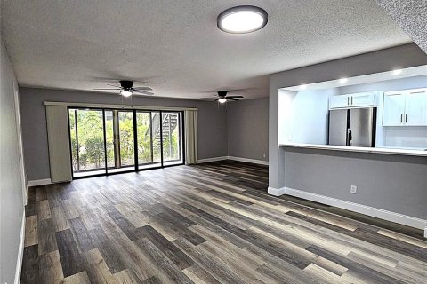 Condo in Sarasota, Florida, 2 bedrooms  № 2321267 - photo 3