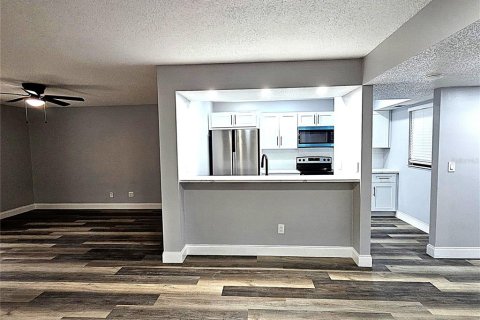 Condo in Sarasota, Florida, 2 bedrooms  № 2321267 - photo 5