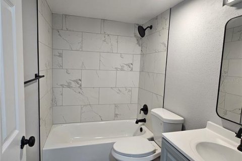Condo in Sarasota, Florida, 2 bedrooms  № 2321267 - photo 18