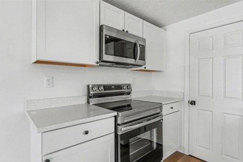 Casa en venta en Lakeland, Florida, 3 dormitorios, 130.71 m2 № 2223655 - foto 8