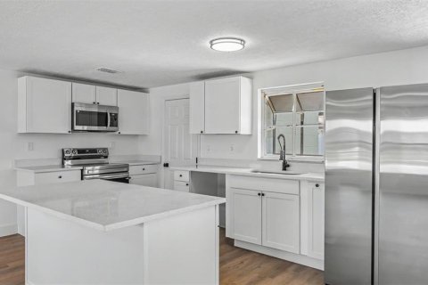 Casa en venta en Lakeland, Florida, 3 dormitorios, 130.71 m2 № 2223655 - foto 13
