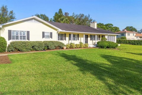 House in DeLand, Florida 3 bedrooms, 260.41 sq.m. № 1746991 - photo 1