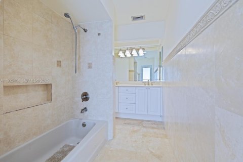 Casa en alquiler en Palmetto Bay, Florida, 4 dormitorios, 285.67 m2 № 1984426 - foto 25