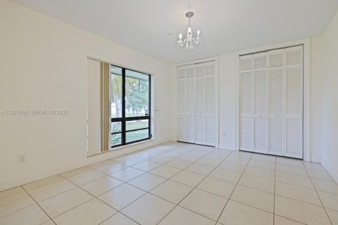 Casa en alquiler en Palmetto Bay, Florida, 4 dormitorios, 285.67 m2 № 1984426 - foto 29