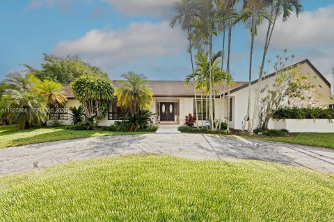 Casa en alquiler en Palmetto Bay, Florida, 4 dormitorios, 285.67 m2 № 1984426 - foto 2