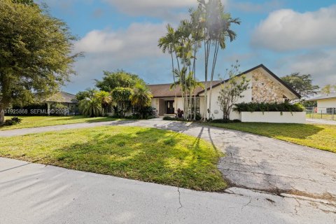 Casa en alquiler en Palmetto Bay, Florida, 4 dormitorios, 285.67 m2 № 1984426 - foto 3