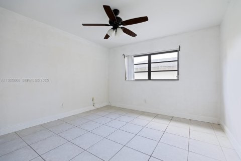 Casa en alquiler en Palmetto Bay, Florida, 4 dormitorios, 285.67 m2 № 1984426 - foto 27