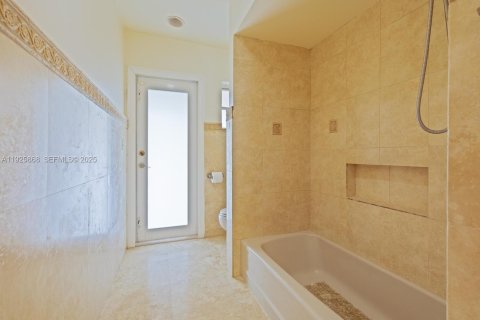 Casa en alquiler en Palmetto Bay, Florida, 4 dormitorios, 285.67 m2 № 1984426 - foto 26