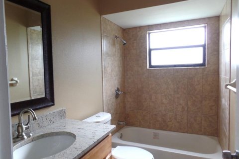 House in New Port Richey, Florida 3 bedrooms, 134.52 sq.m. № 1905683 - photo 14