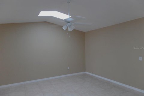 House in New Port Richey, Florida 3 bedrooms, 134.52 sq.m. № 1905683 - photo 9