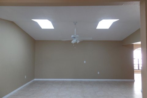 House in New Port Richey, Florida 3 bedrooms, 134.52 sq.m. № 1905683 - photo 10