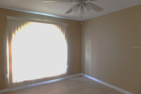House in New Port Richey, Florida 3 bedrooms, 134.52 sq.m. № 1905683 - photo 8