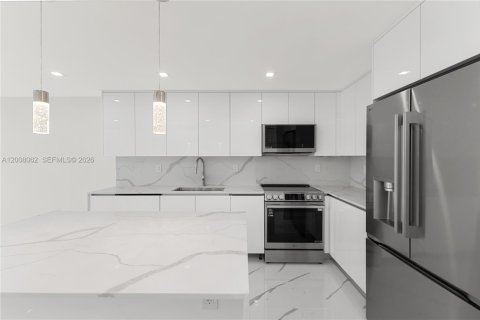 Copropriété à louer à Miami Beach, Floride: 1 chambre, 61.22 m2 № 2170882 - photo 2