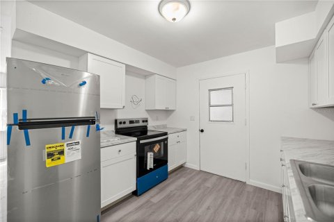 Commercial property in Crystal River, Florida 4 bedrooms, 91.6 sq.m. № 1919444 - photo 4