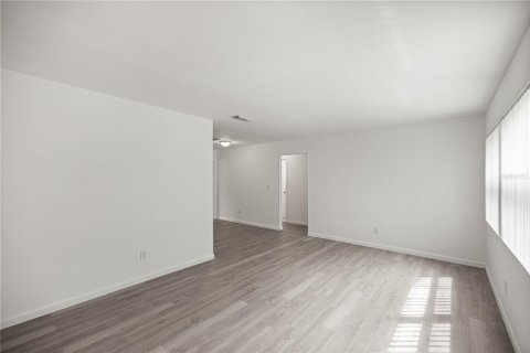 Commercial property in Crystal River, Florida 4 bedrooms, 91.6 sq.m. № 1919444 - photo 9