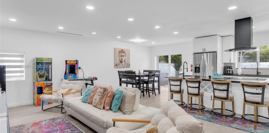 Casa en Miami, Florida 3 dormitorios, 149.11 m2 № 2382711