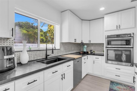 Casa en venta en Miami, Florida, 3 dormitorios, 149.11 m2 № 2382711 - foto 15