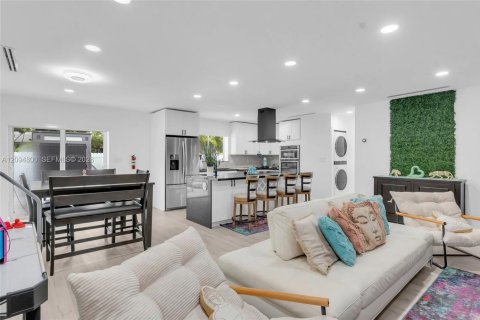 Casa en venta en Miami, Florida, 3 dormitorios, 149.11 m2 № 2382711 - foto 10
