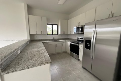 Villa ou maison à vendre à Homestead, Floride: 4 chambres № 1969774 - photo 3