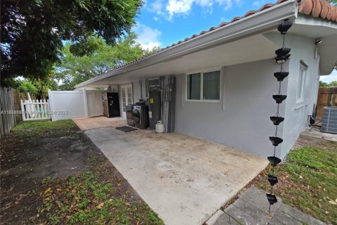 Casa en alquiler en Oakland Park, Florida, 2 dormitorios, 83.61 m2 № 1818194 - foto 5