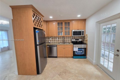 Casa en alquiler en Oakland Park, Florida, 2 dormitorios, 83.61 m2 № 1818194 - foto 16