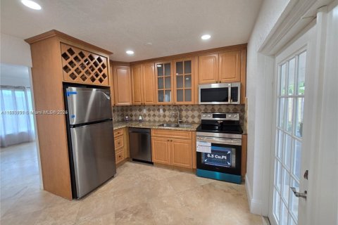 Casa en alquiler en Oakland Park, Florida, 2 dormitorios, 83.61 m2 № 1818194 - foto 17