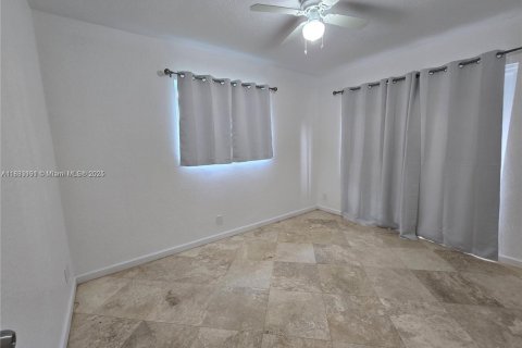 Casa en alquiler en Oakland Park, Florida, 2 dormitorios, 83.61 m2 № 1818194 - foto 25