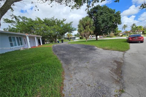 Casa en alquiler en Oakland Park, Florida, 2 dormitorios, 83.61 m2 № 1818194 - foto 12