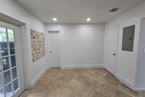 Casa en alquiler en Oakland Park, Florida, 2 dormitorios, 83.61 m2 № 1818194 - foto 18