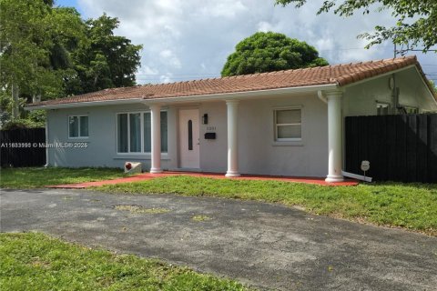 Casa en alquiler en Oakland Park, Florida, 2 dormitorios, 83.61 m2 № 1818194 - foto 2