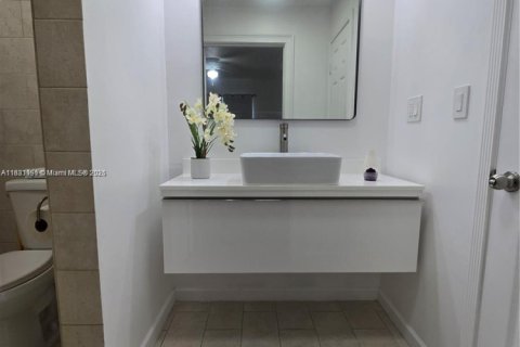 Casa en alquiler en Oakland Park, Florida, 2 dormitorios, 83.61 m2 № 1818194 - foto 23