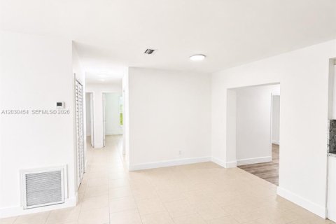 Купить виллу или дом в Майами, Флорида 4 спальни, 230.12м2, № 2077929 - фото 3