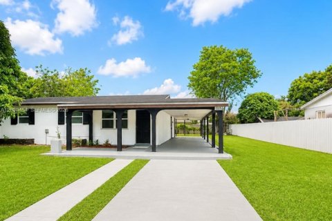 Villa ou maison à Miami, Floride 4 chambres, 230.12 m2 № 2077929