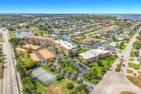 Condominio en venta en Fort Myers, Florida, 2 dormitorios, 119.47 m2 № 2212498 - foto 4