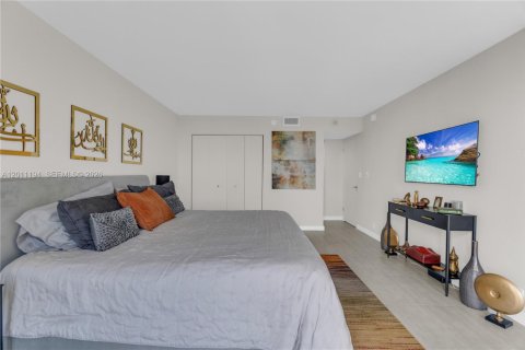 Condo in Miami, Florida, 2 bedrooms № 2075018 - photo 17